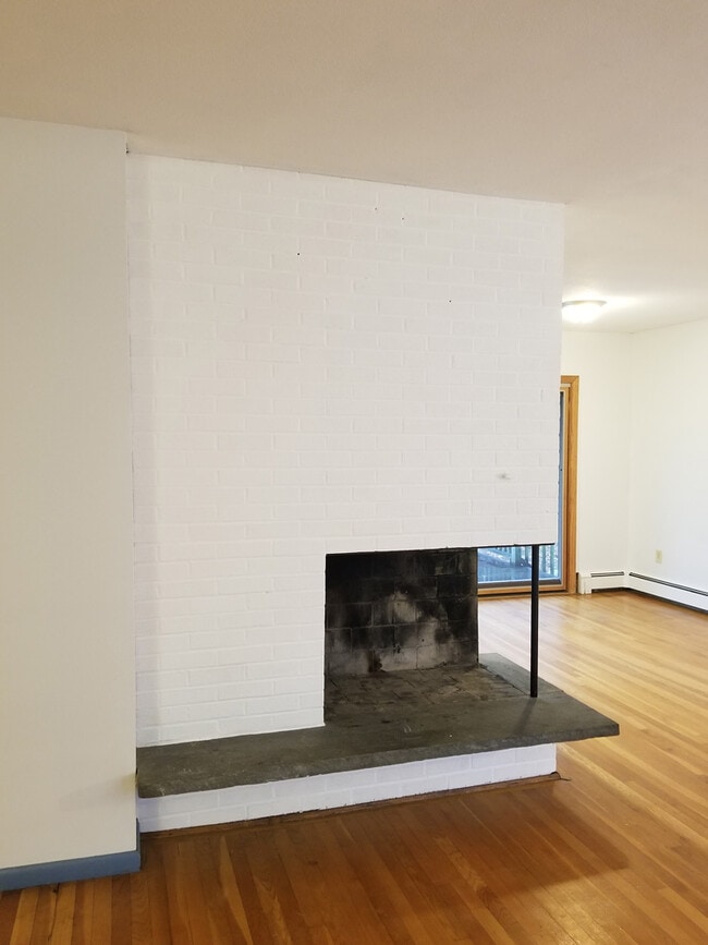 208 Grove St in Lexington, MA - Foto de edificio - Building Photo