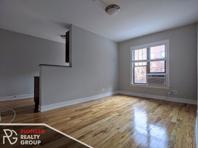 908 W George St, Unit #2908-V2 in Chicago, IL - Building Photo - Building Photo