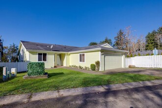 1189 Necarney Ave in Rockaway Beach, OR - Building Photo - Building Photo