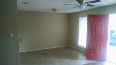 Bremen Avenue Apartments in San Antonio, TX - Building Photo - Interior Photo