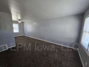 237 Madison St in Waterloo, IA - Building Photo - Building Photo