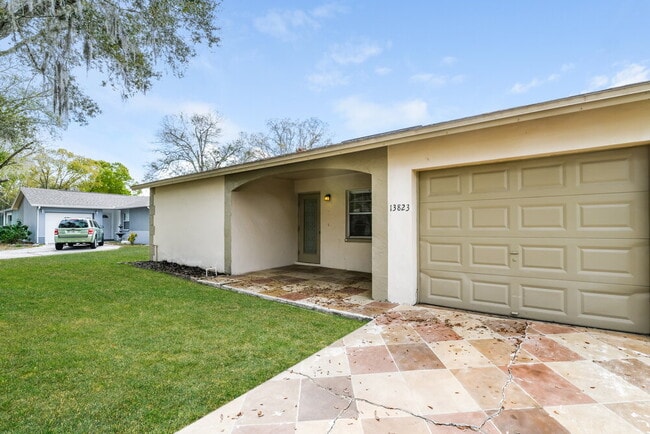 13823 Pathfinder Dr in Tampa, FL - Building Photo - Building Photo