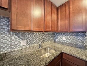 507 W Roscoe St, Unit J08P in Chicago, IL - Building Photo - Building Photo