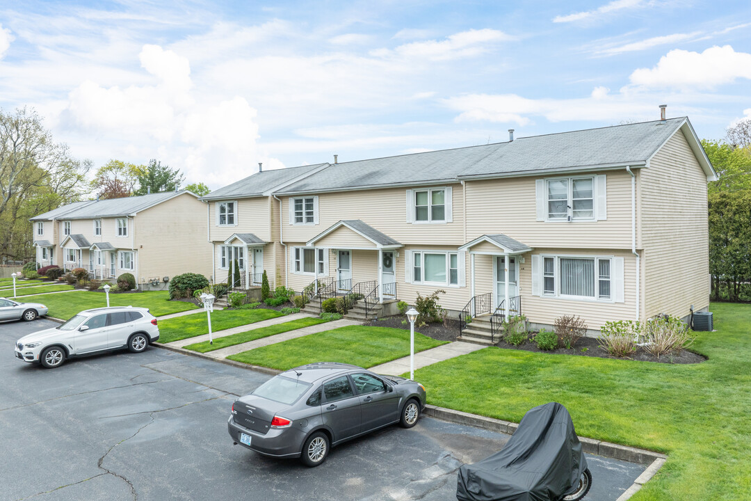 Bateman Court in Cranston, RI - Building Photo