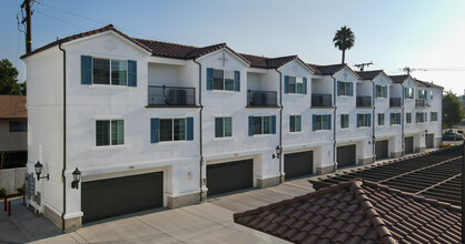 Erie Luxury Townhomes in Pomona, CA - Foto de edificio - Building Photo