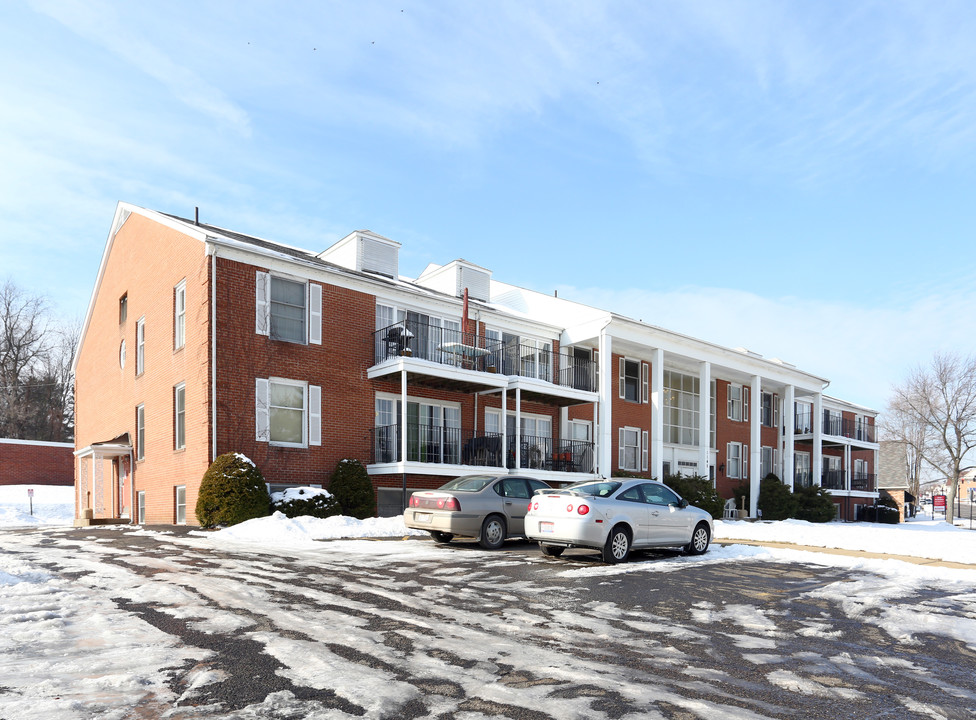 Maple South in Canton, OH - Foto de edificio