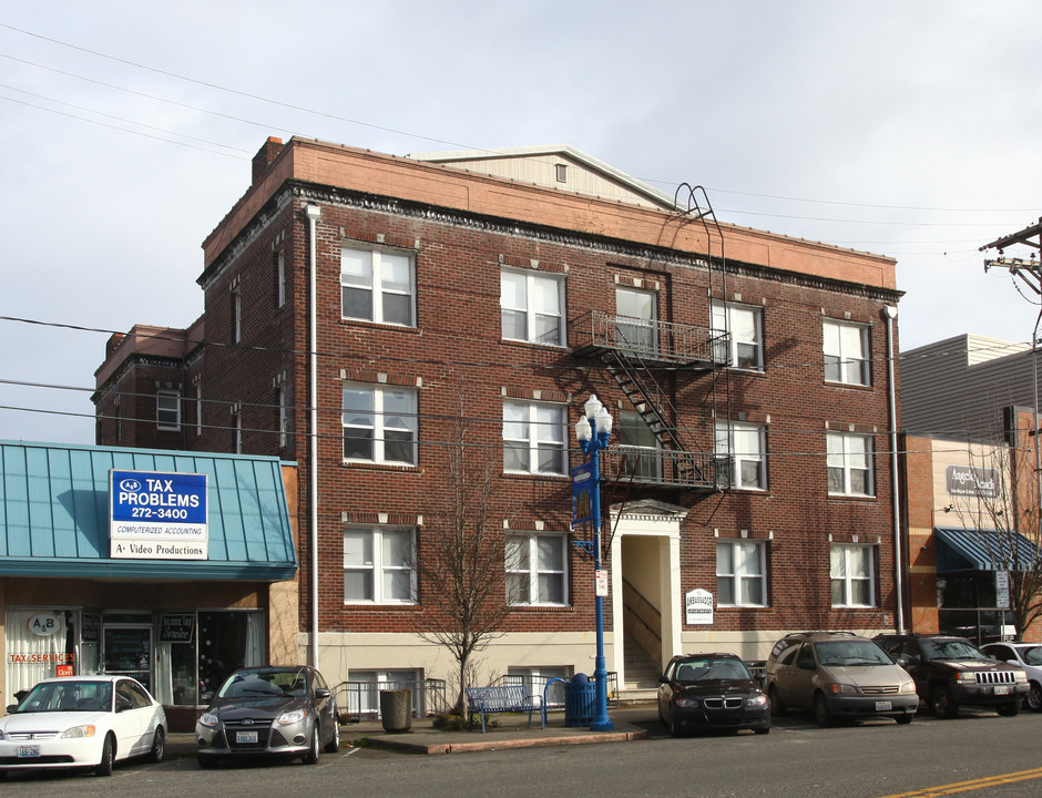 The Ambassador Apartments in Tacoma, WA - Building Photo