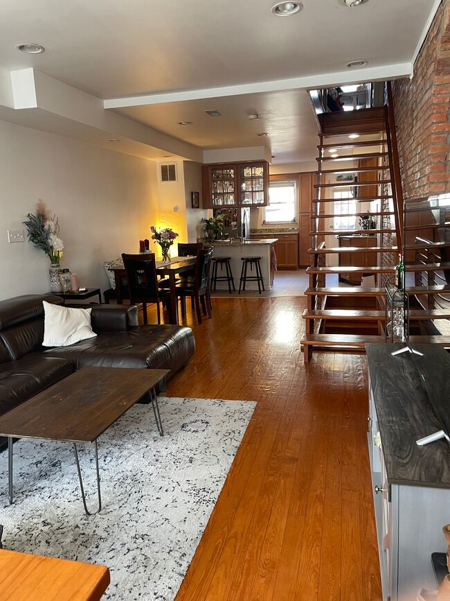 126 Burnett St in Baltimore, MD - Foto de edificio - Building Photo