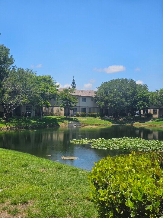 963 Abaco Ln in Riviera Beach, FL - Building Photo