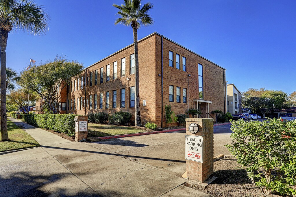 William B Travis Apartments in Galveston, TX