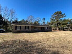 704 E Grady St in Statesboro, GA - Building Photo