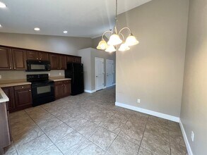 2720 W Willowlake Dr in Peoria, IL - Building Photo - Building Photo