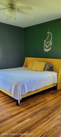 724 S Summit St photo'