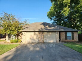 1402 S Mississippi Ave in Ada, OK - Building Photo