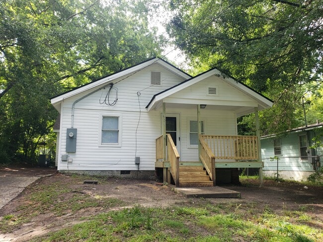 property at 805 Lakeland St