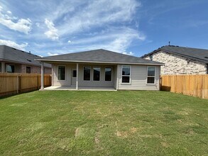 261 Seven Seas Dr in Kyle, TX - Building Photo - Building Photo