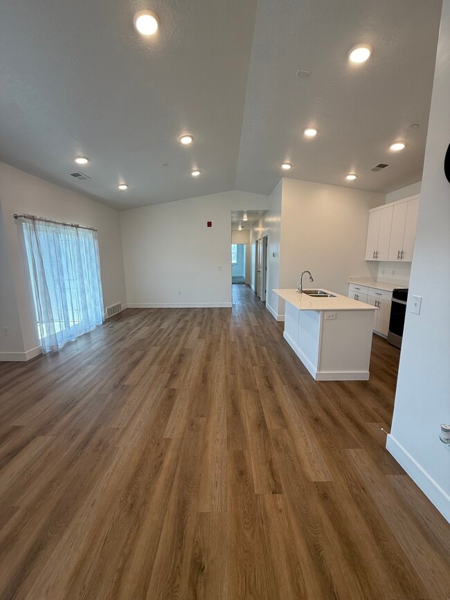 property at 471 W 15 S