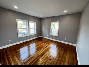6 Charter St, Unit 2 in Danvers, MA - Building Photo - Building Photo