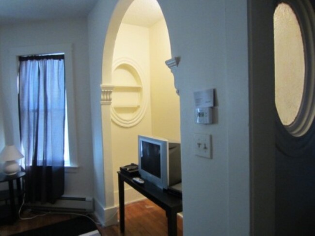 35 Darling St, Unit 1 in Boston, MA - Building Photo - Building Photo