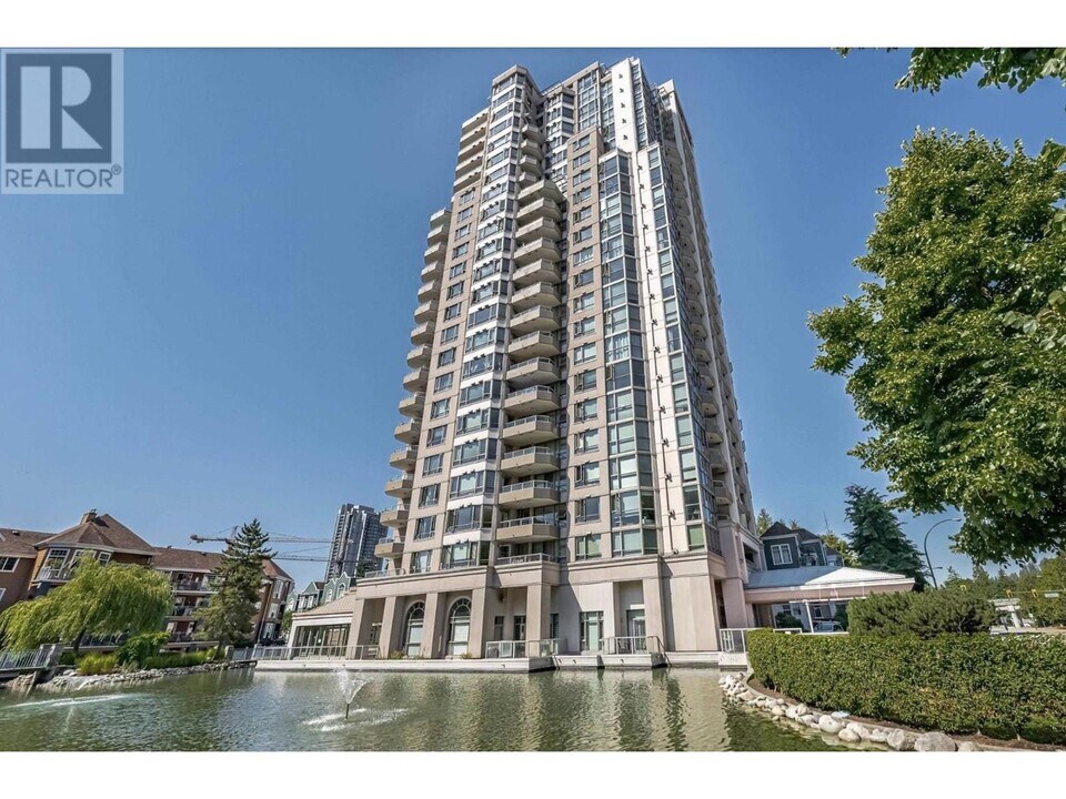 3070-3070 Guildford Wy in Coquitlam, BC - Building Photo