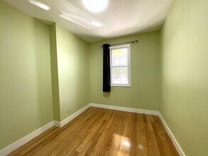 10 Packard Ave, Unit 1 in Somerville, MA - Building Photo - Building Photo