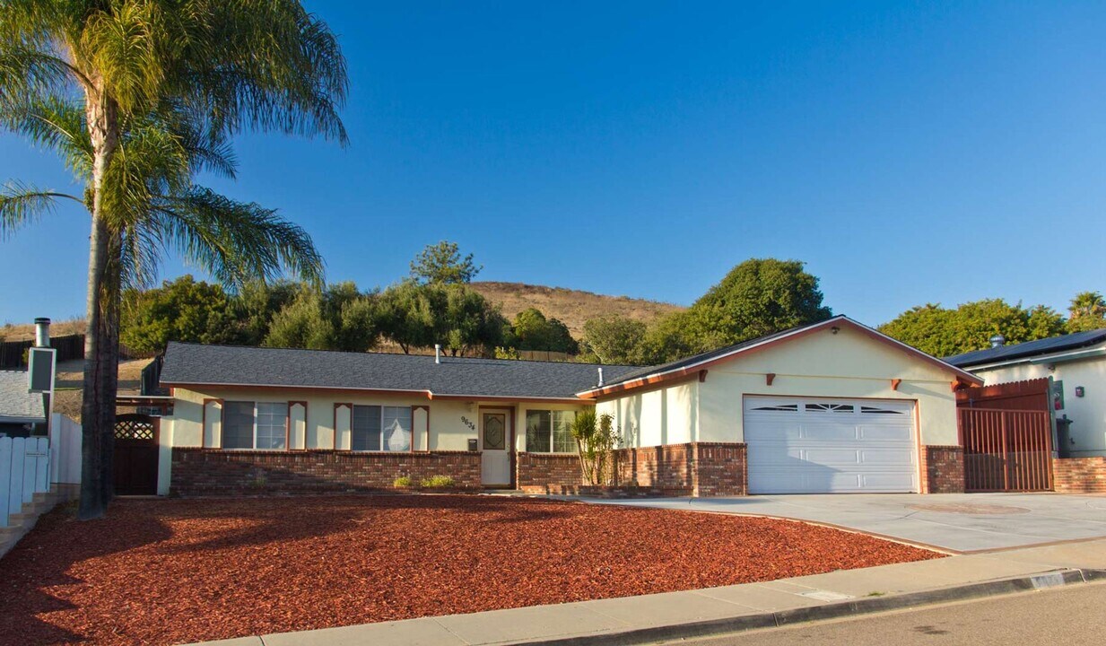 9634 Cecilwood Dr in Santee, CA - Foto de edificio