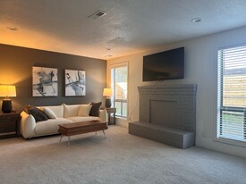 1135 Satara Ave NW, Unit Satara in Salem, OR - Building Photo