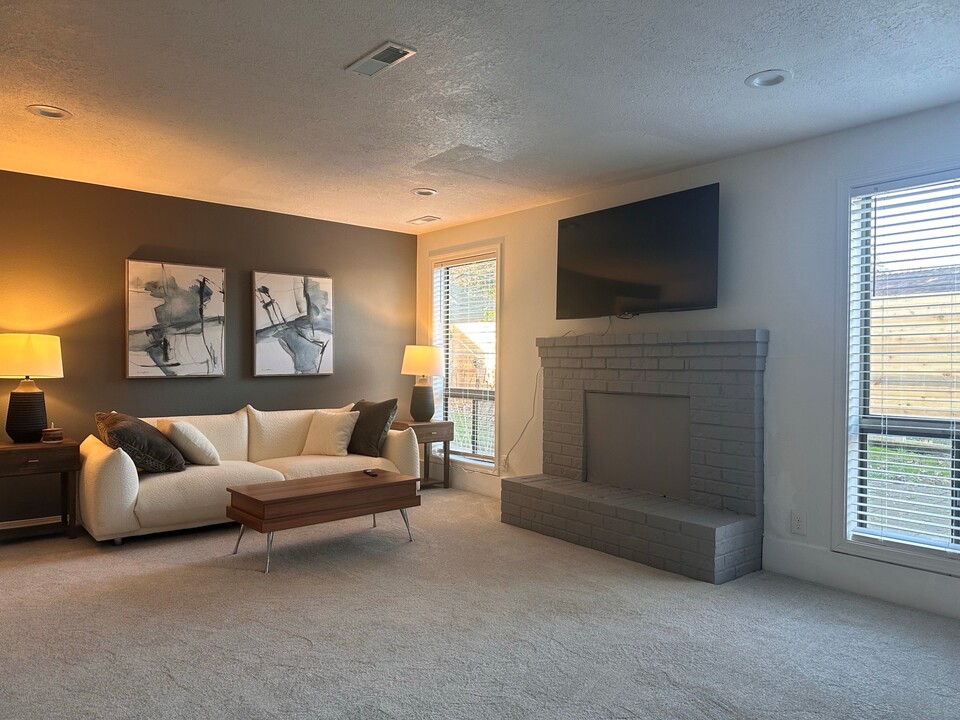 1135 Satara Ave NW, Unit Satara in Salem, OR - Foto de edificio