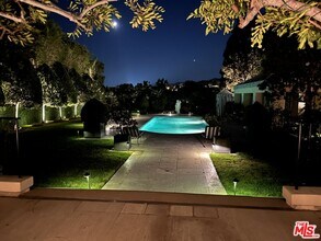 211 S Rockingham Ave in Los Angeles, CA - Building Photo - Building Photo