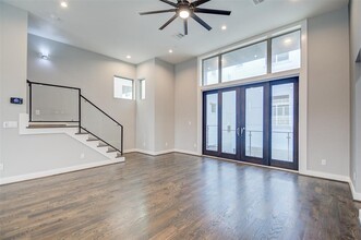 3217 Garrow St in Houston, TX - Building Photo - Building Photo