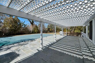 94 S Country Rd in Remsenburg, NY - Building Photo - Building Photo
