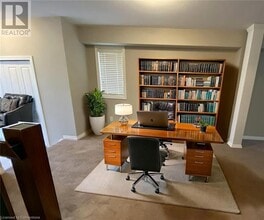 132 S Creek Dr in Kitchener, ON - Building Photo - Building Photo