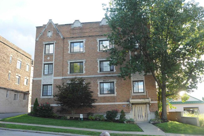 Middlehurst Apartments in Cleveland Heights, OH - Building Photo - Building Photo
