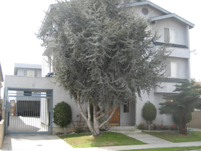 property at 4446 W 136th St