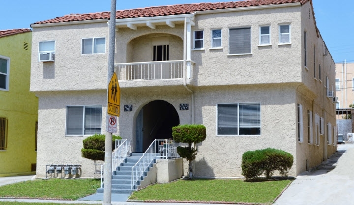 1117 Queen Anne Pl in Los Angeles, CA - Building Photo