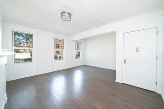 366 Metropolitan Ave, Unit 366 Metropolitan Ave in Brooklyn, NY - Building Photo - Building Photo