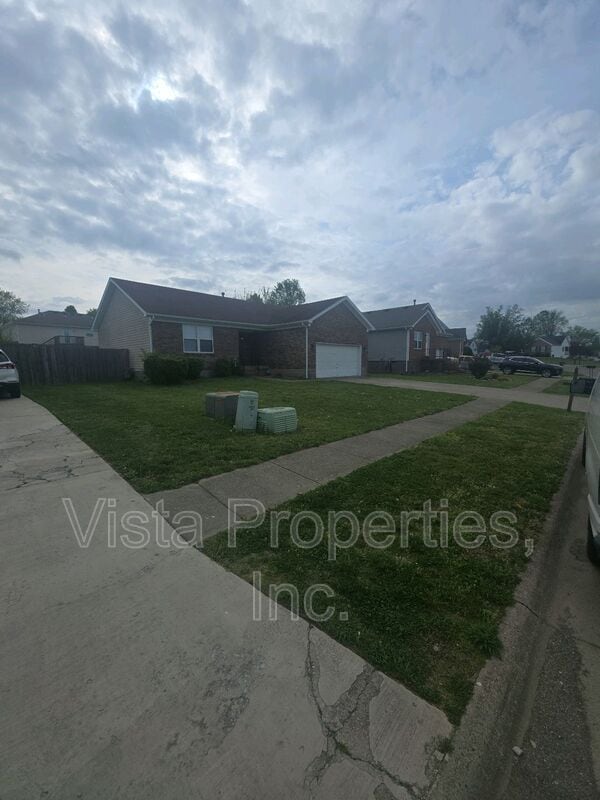 6917 Colrain Cir in Louisville, KY - Building Photo - Building Photo