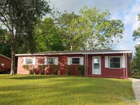 6426 Wagner Rd in Pensacola, FL - Building Photo