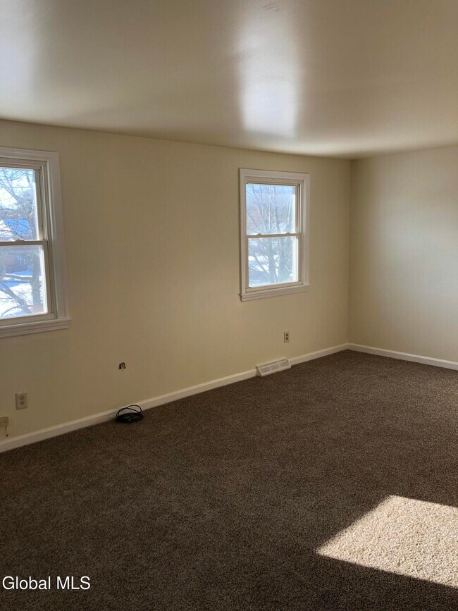 34 Swayze Dr in Latham, NY - Building Photo - Building Photo