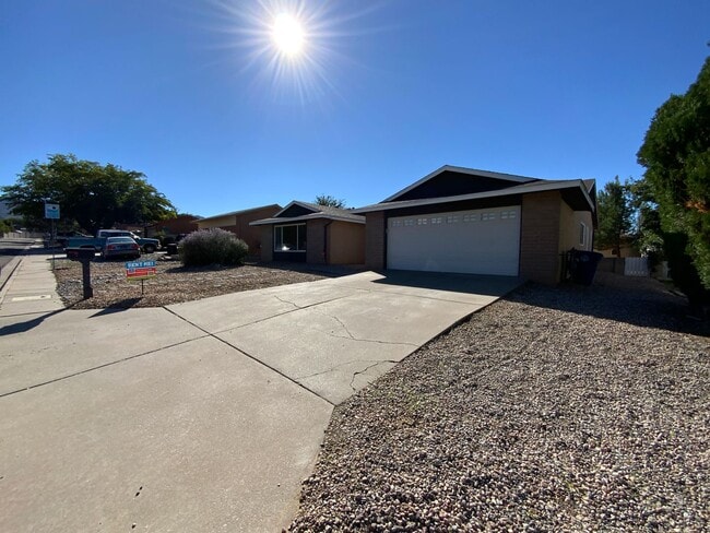 12100 Summer Ave NE in Albuquerque, NM - Building Photo - Building Photo