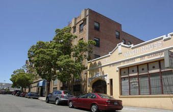 Lakemont Apartments in Oakland, CA - Building Photo - Building Photo