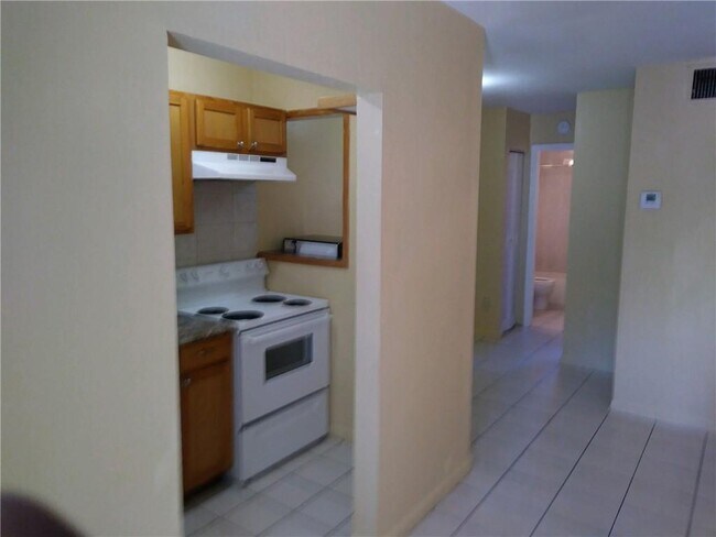 7841 Johnson St-Unit -106 in Pembroke Pines, FL - Building Photo - Building Photo