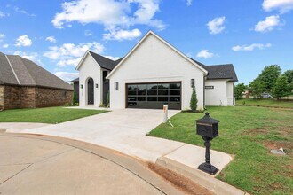 1304 Katelyn Ct in Yukon, OK - Foto de edificio - Building Photo