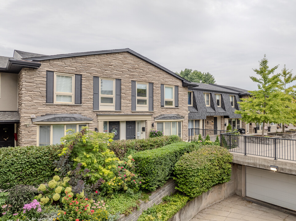 Westminster Place in Burlington, ON - Building Photo