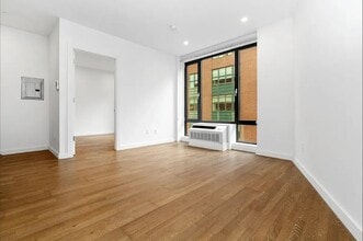 41-32 27th St in Queens, NY - Building Photo - Building Photo