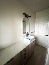 708 Burke Ave in Modesto, CA - Foto de edificio - Building Photo