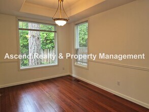 17359 Ashley Ct in Lake Oswego, OR - Building Photo - Building Photo