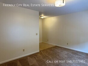 1105 Lincolnshire Dr in Harrisonburg, VA - Building Photo - Building Photo