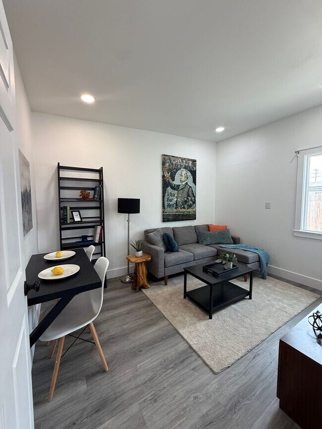 730 E 48th St in Los Angeles, CA - Building Photo - Building Photo