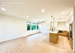 12110 NE 108th St in Kirkland, WA - Building Photo - Building Photo